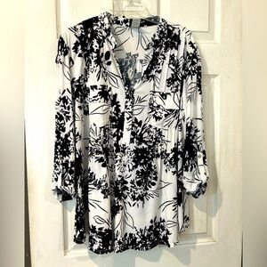 NWOT J.T.B. Woman Black and White Floral Top.